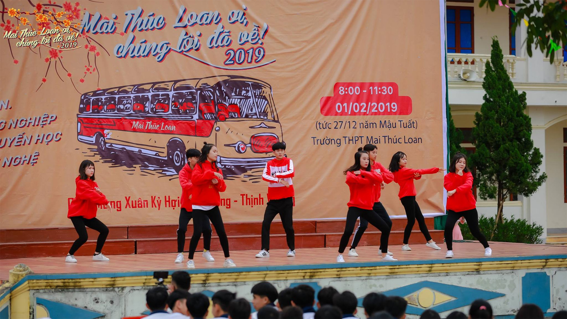 Cựu học sinh hội ngộ